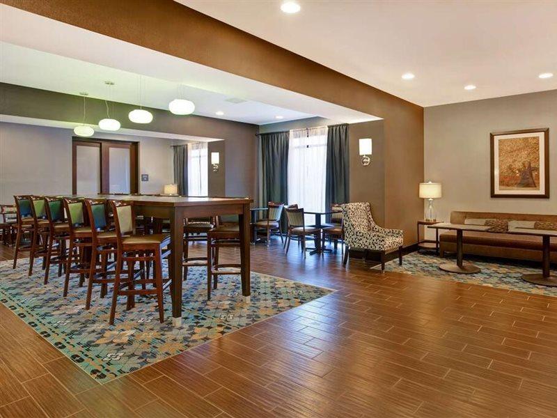 Hampton Inn Dekalb - Near The University Dış mekan fotoğraf