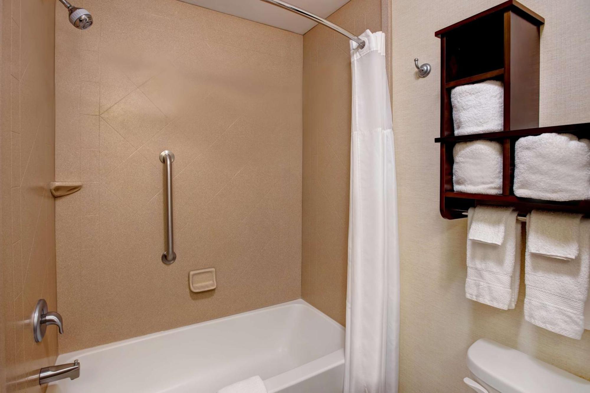 Hampton Inn Dekalb - Near The University Dış mekan fotoğraf