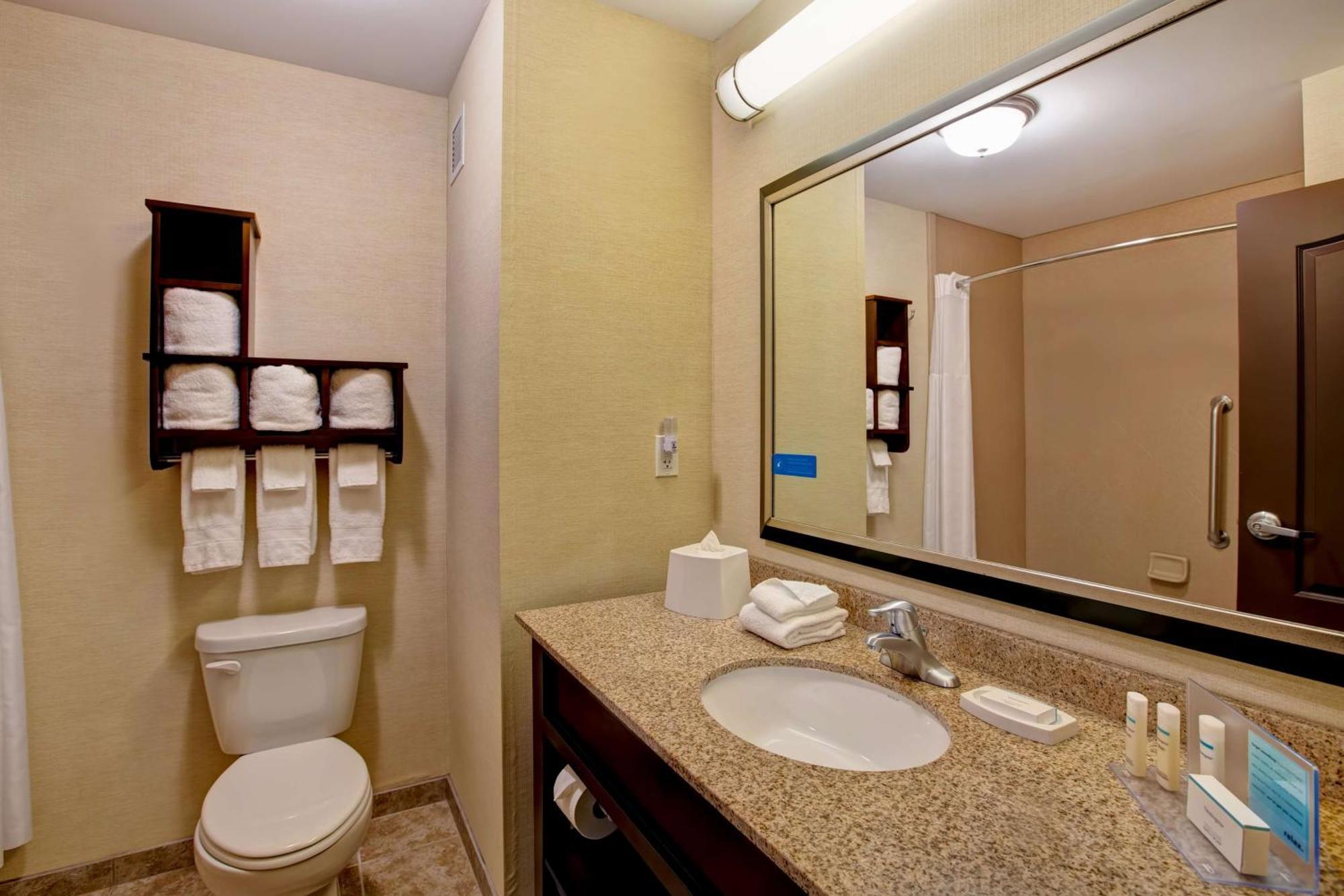 Hampton Inn Dekalb - Near The University Dış mekan fotoğraf