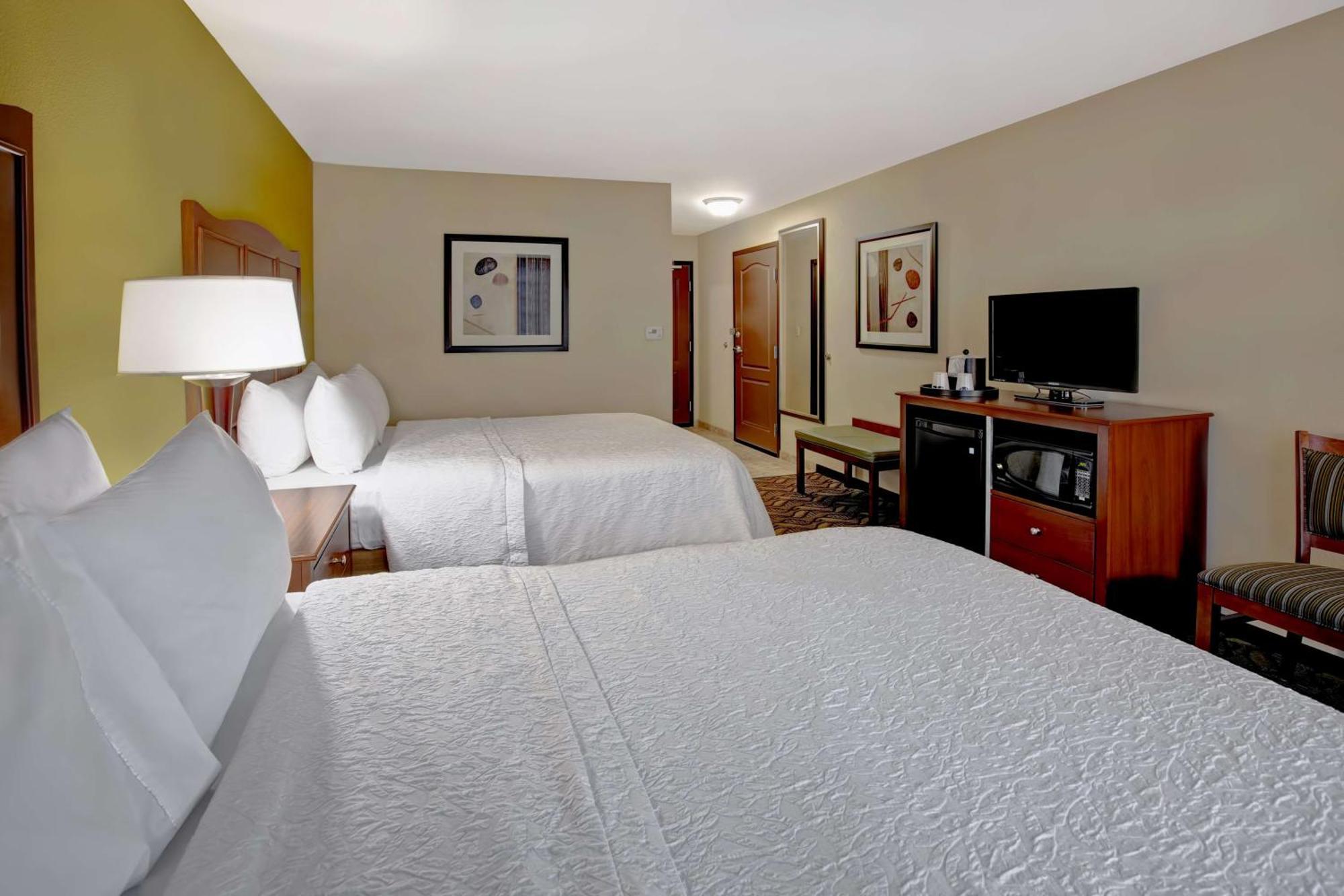 Hampton Inn Dekalb - Near The University Dış mekan fotoğraf