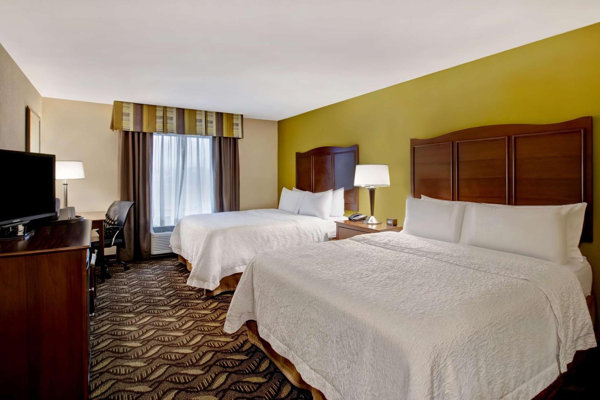 Hampton Inn Dekalb - Near The University Dış mekan fotoğraf