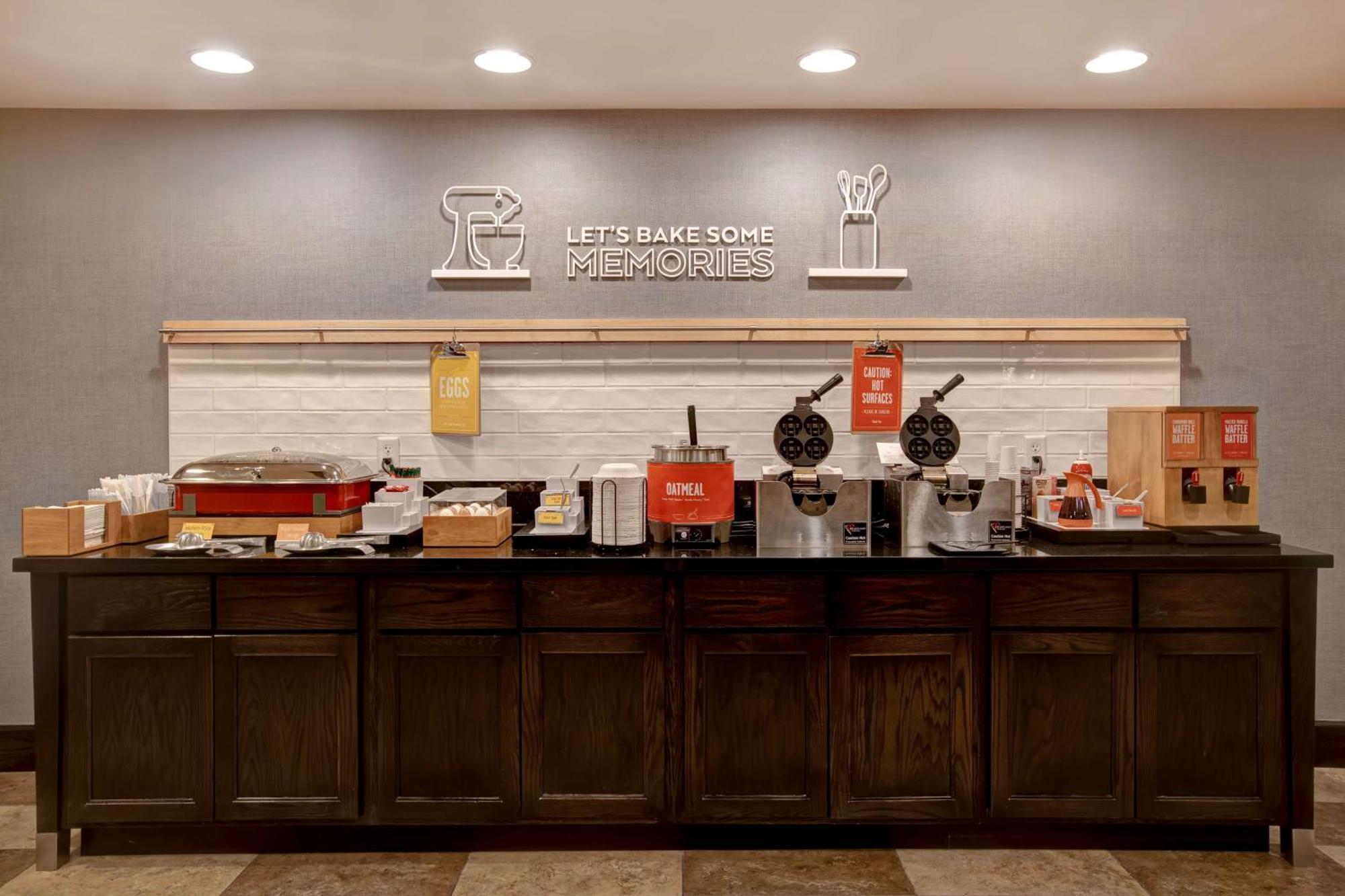 Hampton Inn Dekalb - Near The University Dış mekan fotoğraf