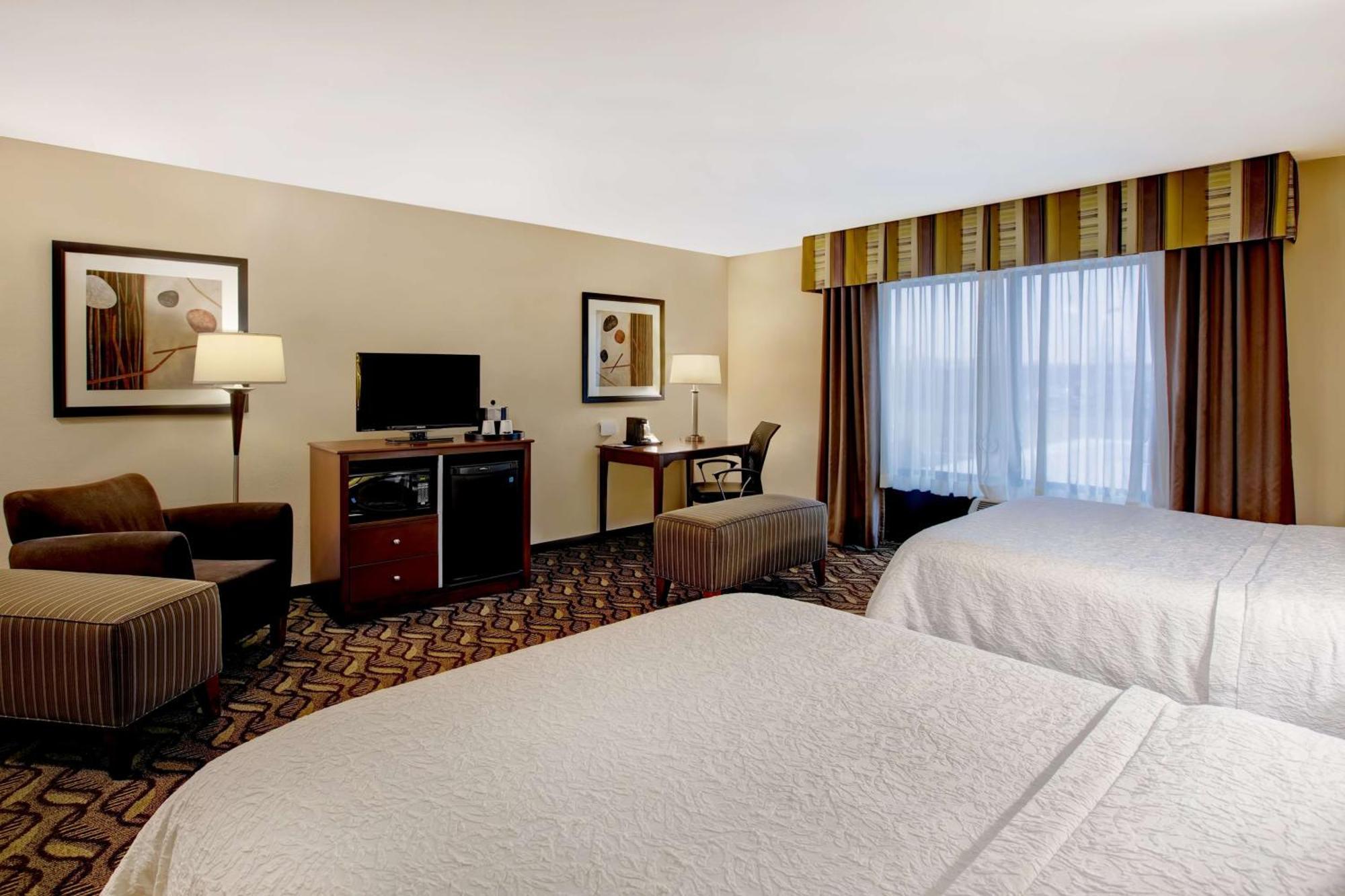 Hampton Inn Dekalb - Near The University Dış mekan fotoğraf