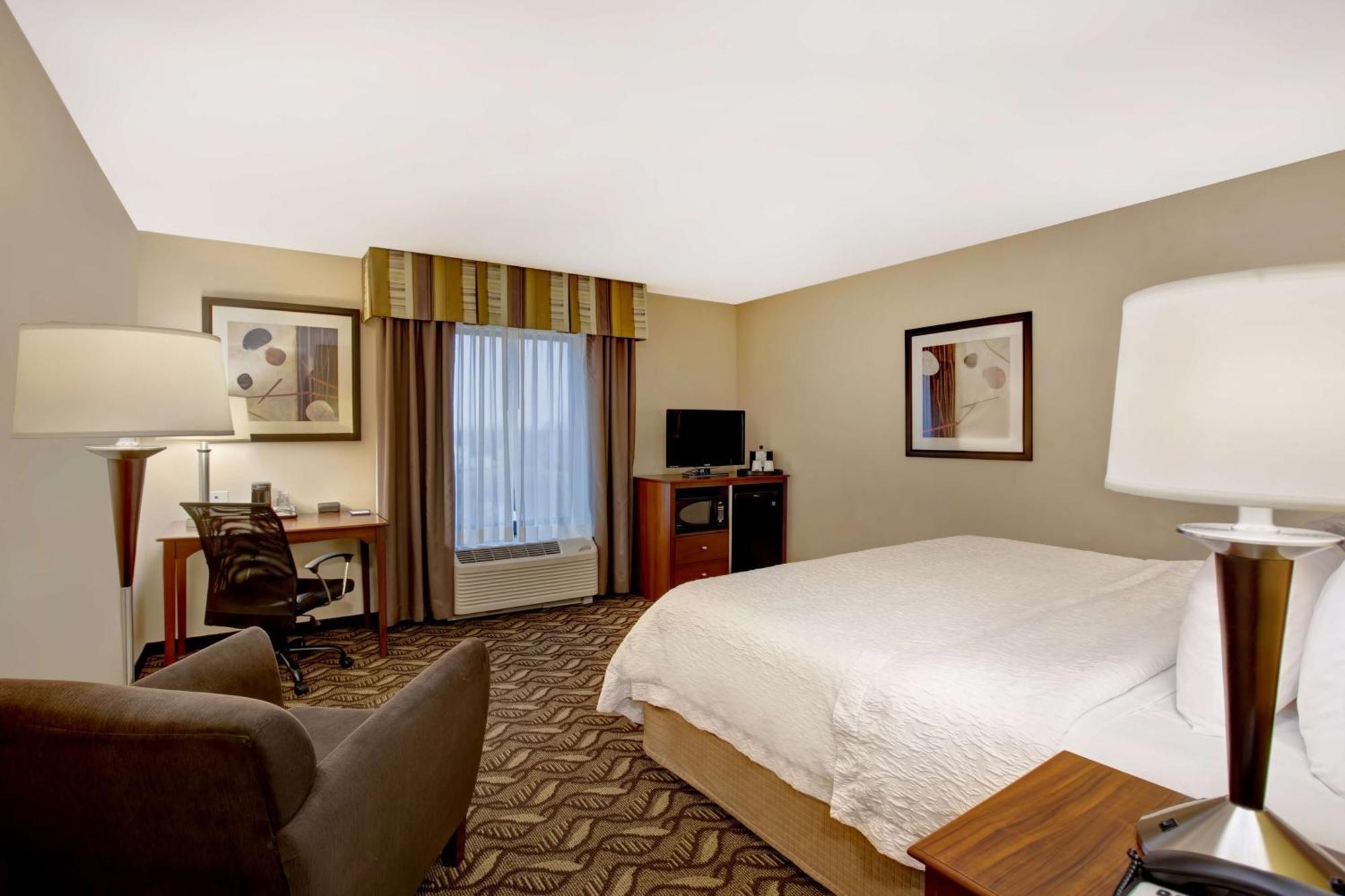 Hampton Inn Dekalb - Near The University Dış mekan fotoğraf